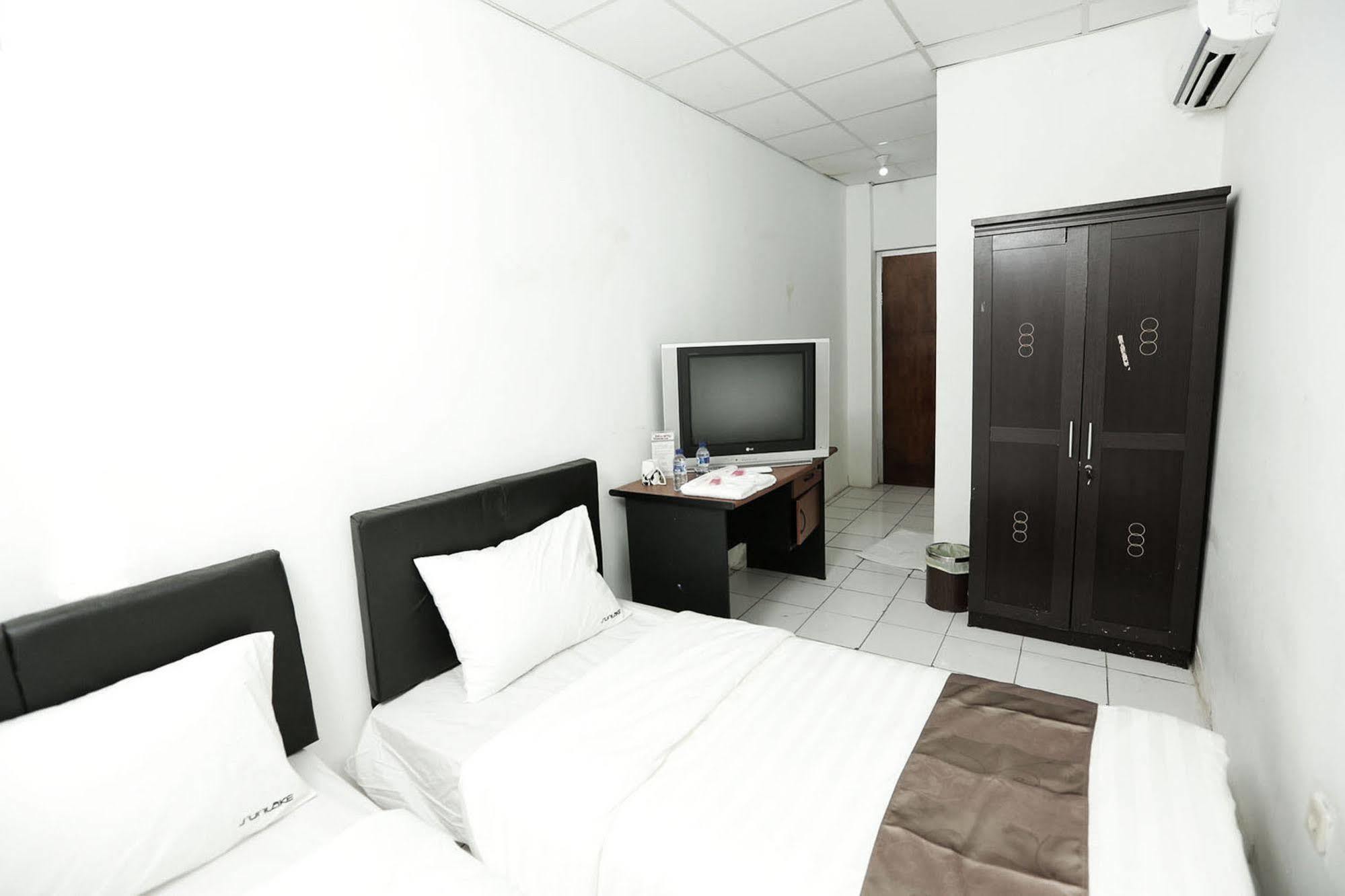 Hotel Ds Colive Siliwangi Semarang Exterior foto