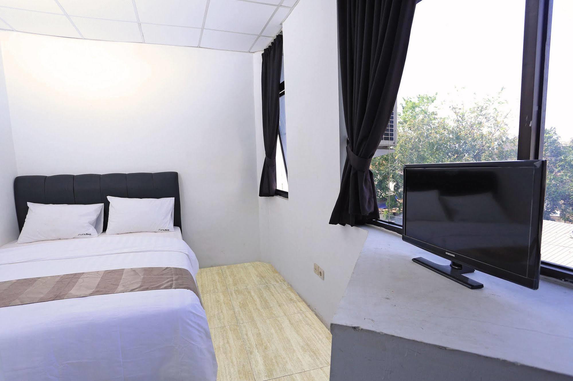 Hotel Ds Colive Siliwangi Semarang Exterior foto